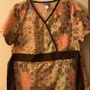 Women's Elan Scrub Top Size Medium